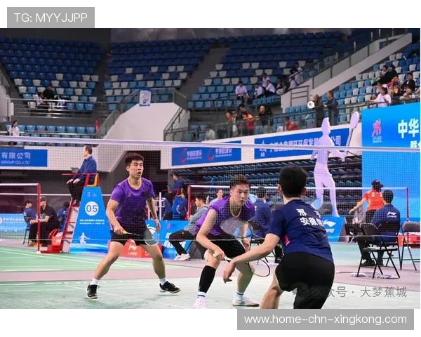 羽毛球大赛后场重杀引得掌声不断——科技与坚持交织的瞬间